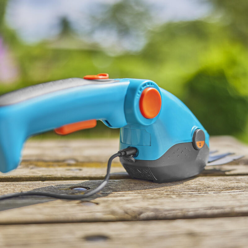 Máy cắt cỏ chạy pin Gardena 09889-20 Made in Germany